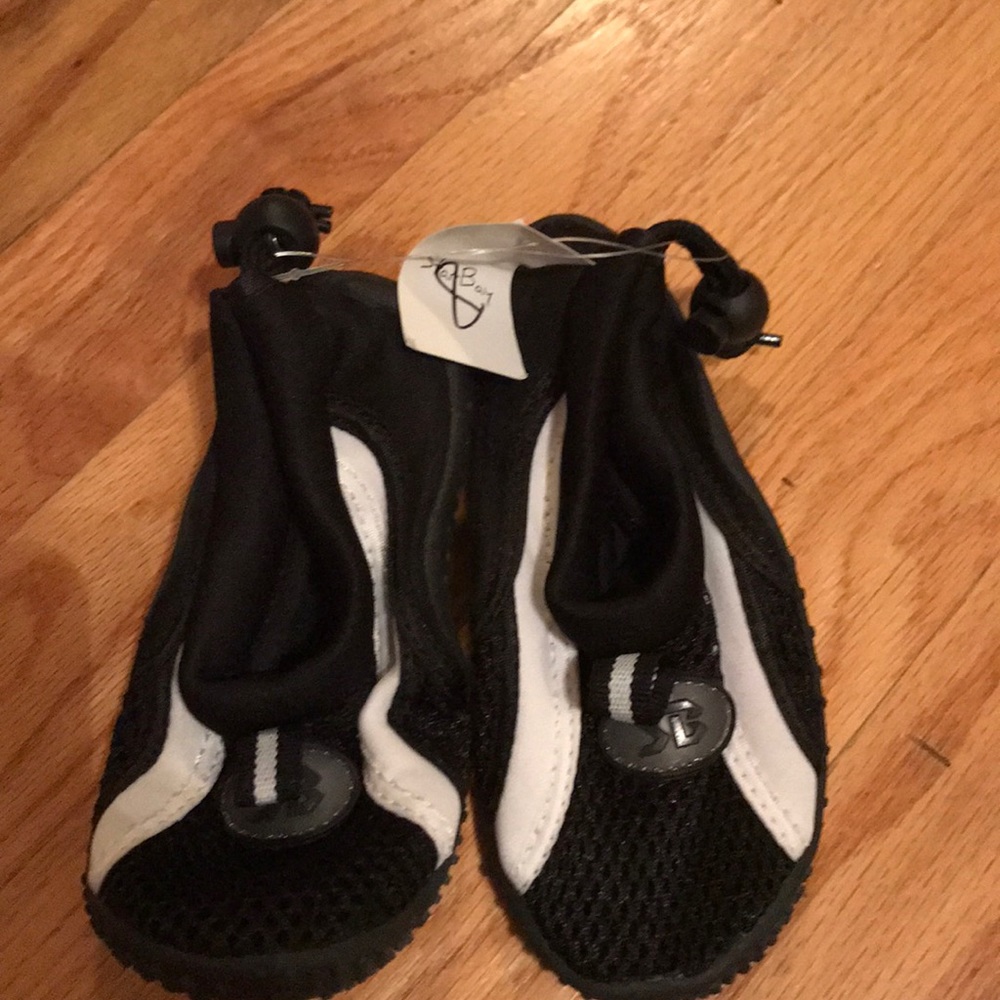 Toddler boys water shoes size 8
